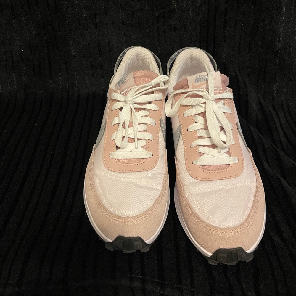 Women’s Nike Waffle Debut - Size 9.5